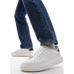 Bershka - Sneakers bianche con suola spessa e linguetta sul tallone a contrasto-Bianco
