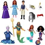 Disney La Sirenetta - Set Ariel Avventure a Terra e in Mare, Include 7 Mini Bambole e 4 Personaggi, Look Caratteristici Ispirati al Film Disney, Giocattolo per Bambini, 3+Anni, HND30