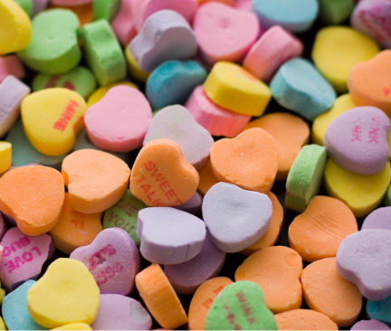Caramelle colorate a forma di cuore