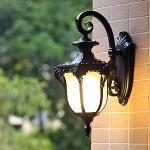 Mengjay Lampada da parete per esterni, E27 Nero rustica lanterna del metallo della parete impermeabile Decorati per giardino cortile balcone giardino (nessuna lampadina)