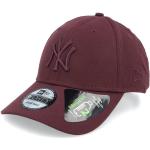 Cappellini bordeaux in poliestere a tema New York per Donna New Era 9FORTY New York Yankees 