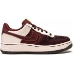 Sneakers stringate larghezza A rosse in tessuto con stringhe per Donna Nike Air Force 1 