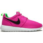 Sneakers stringate larghezza E rosa di gomma con stringhe antiscivolo per Donna Nike Roshe Run 