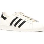 Sneakers stringate larghezza A bianche a righe con stringhe adidas Superstar 82 