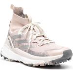 Sneakers stringate larghezza E scontate rosa di gomma con stringhe adidas Terrex Free Hiker 