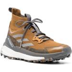 Sneakers alte larghezza E scontate marroni di gomma a righe con stringhe adidas Terrex Free Hiker 